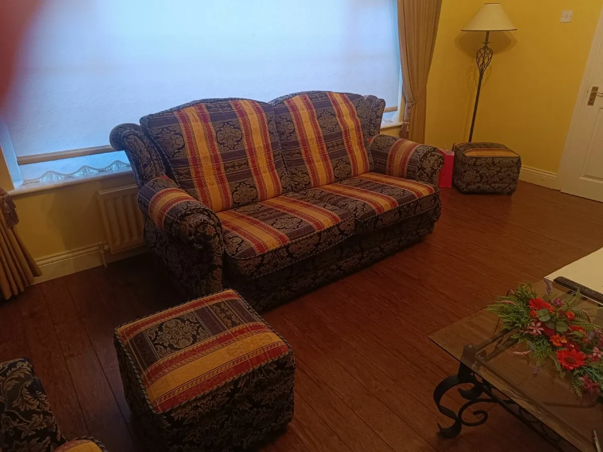 Sofa and armchairs - Image 1