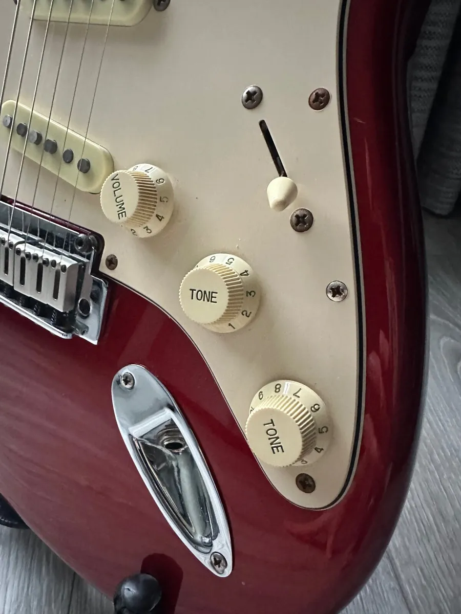 Fender Squier Stratocaster - Image 3