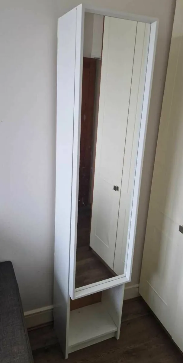 White cabinet with mirror - Image 1