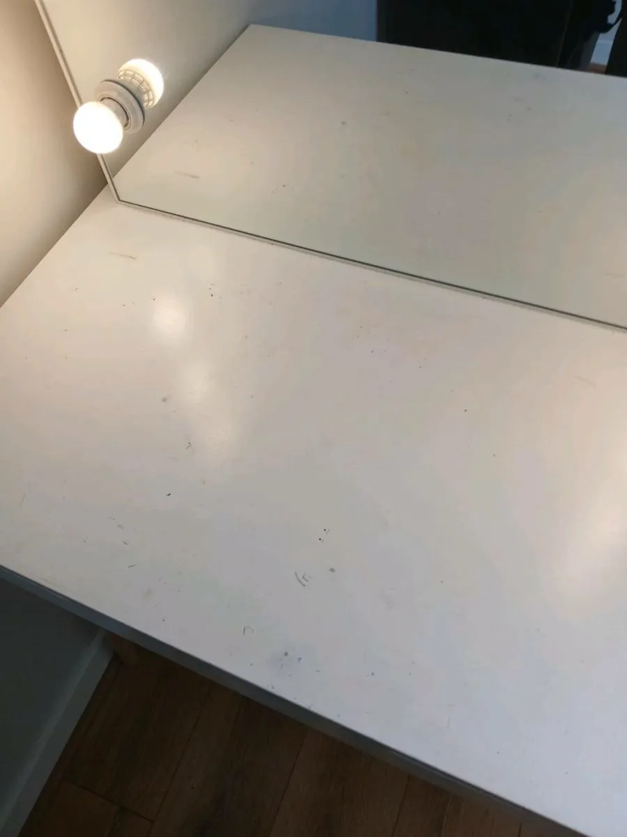 make up table - Image 2