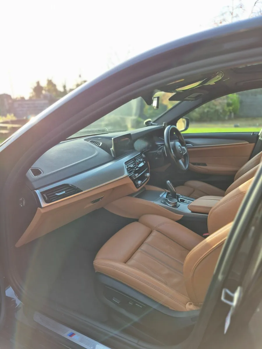 BMW 5-Series 2018 - Image 2