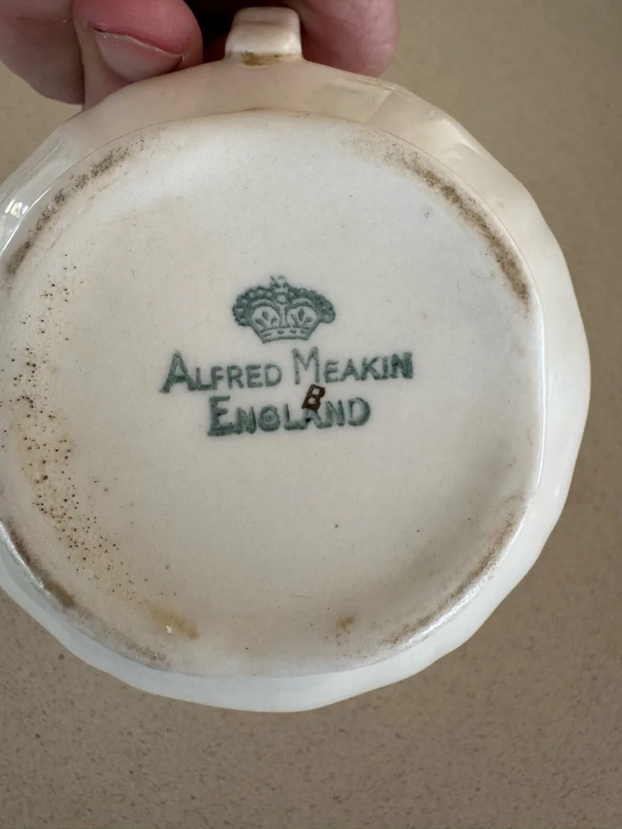Alfred Meakin gold empire milk jug - Image 2