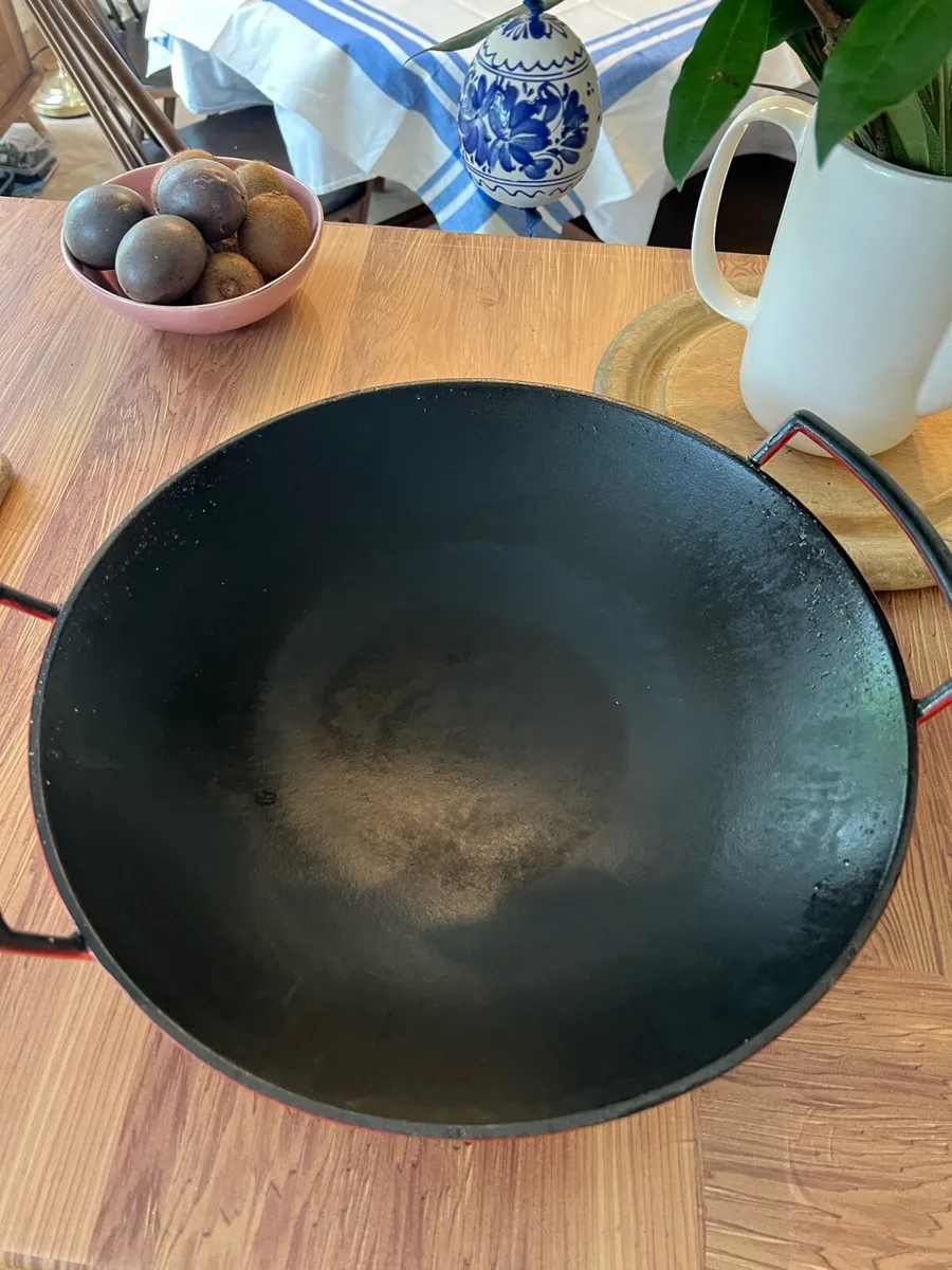 Le Creuset large red wok - Image 3