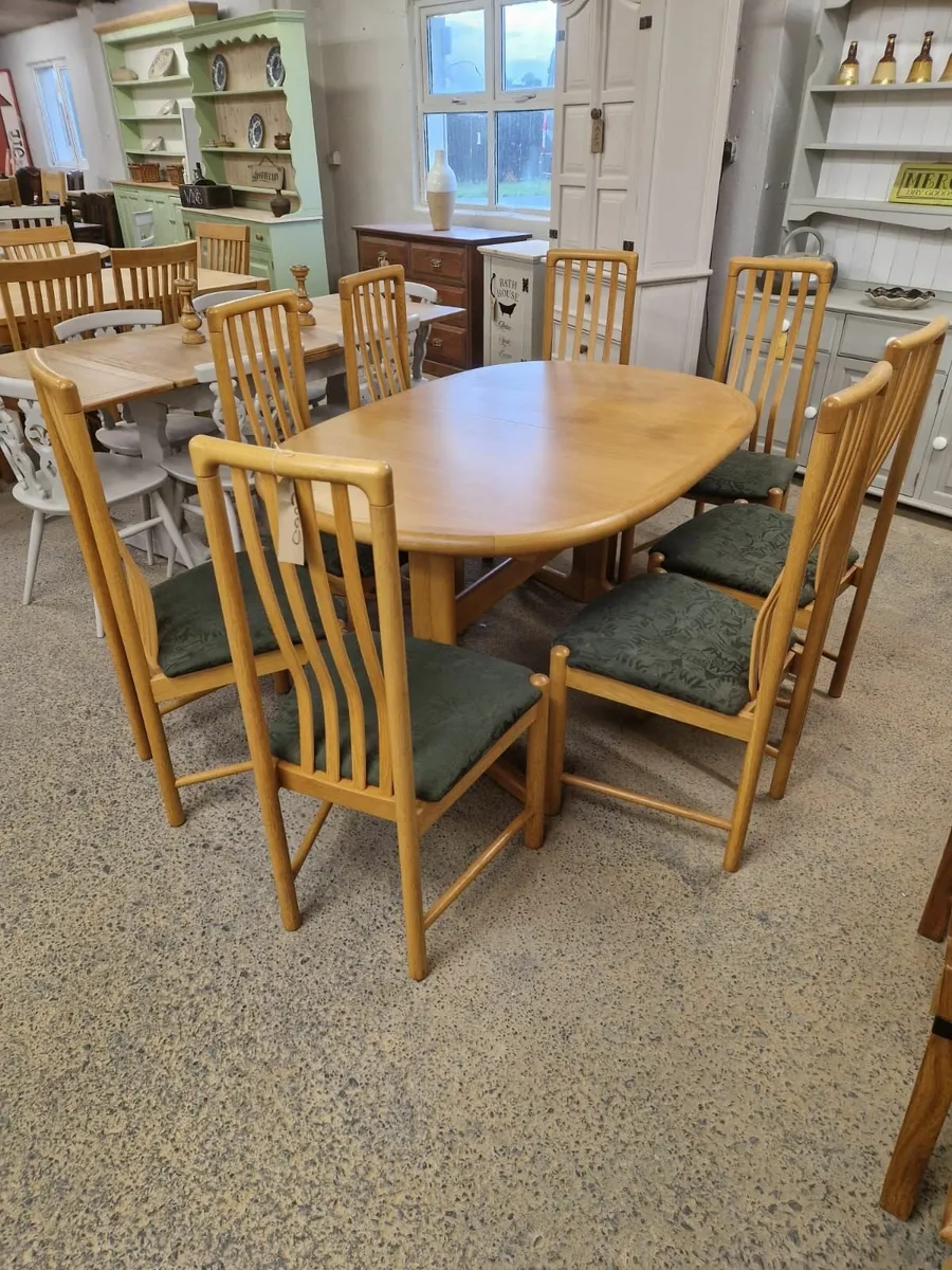 Danish kvist extendable maple table, 8 chairs - Image 2