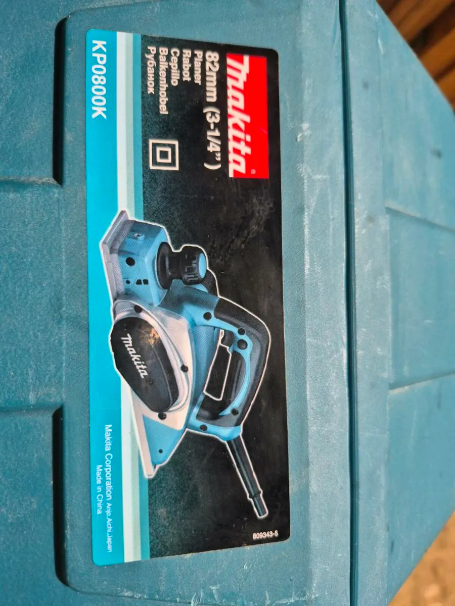 Makita 82 240v corded Planer- used twice - Image 4