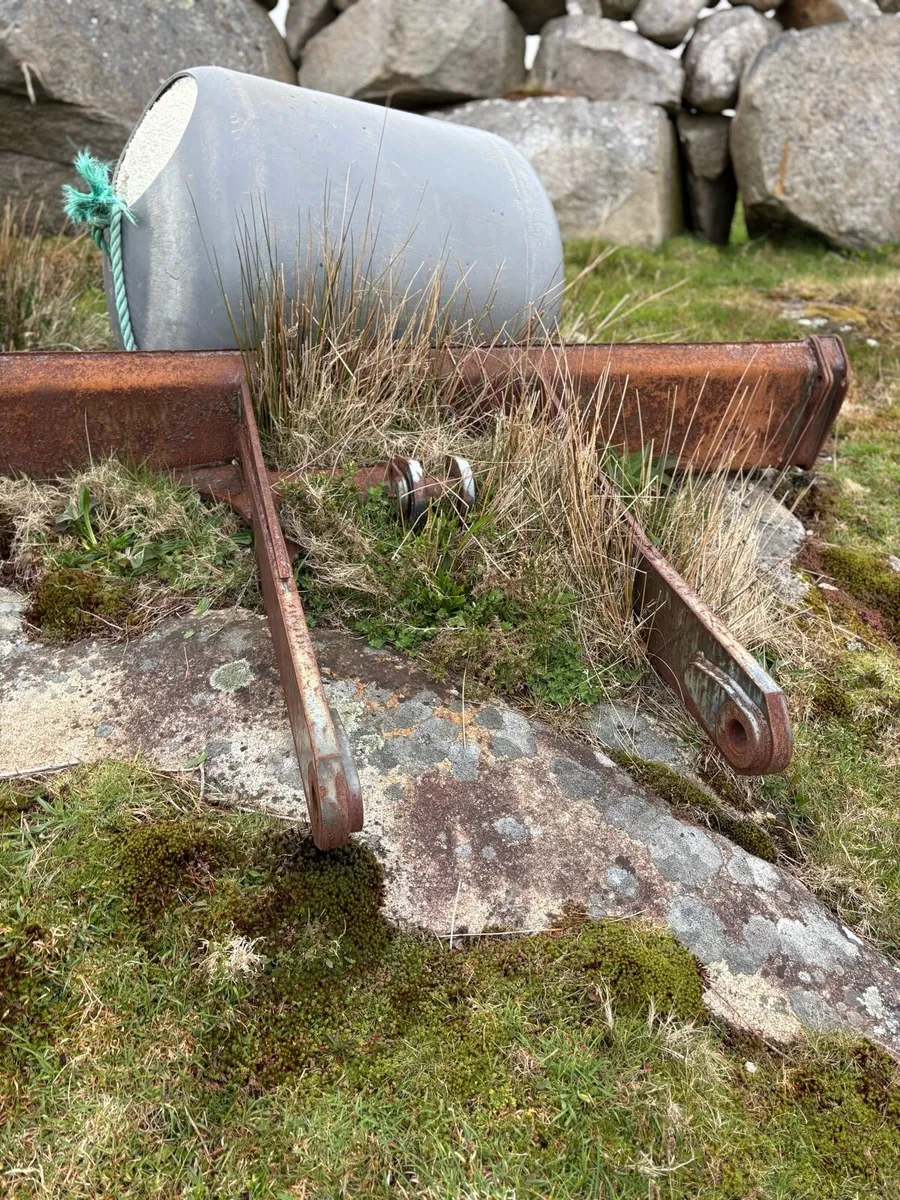 Hitachi 70 Blade,Towable mixer frame,bucket - Image 1