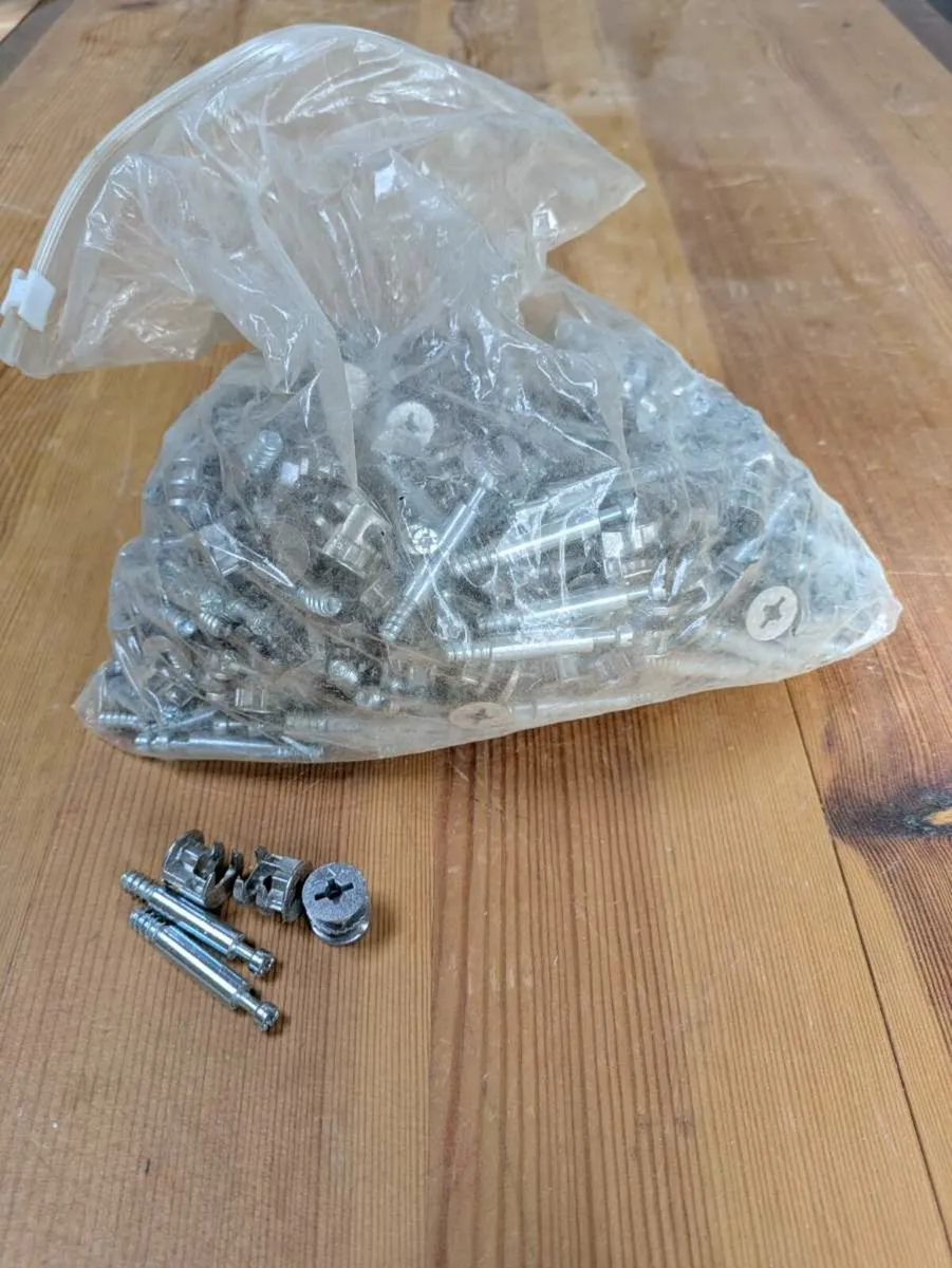 Knockdown cabinet fittings