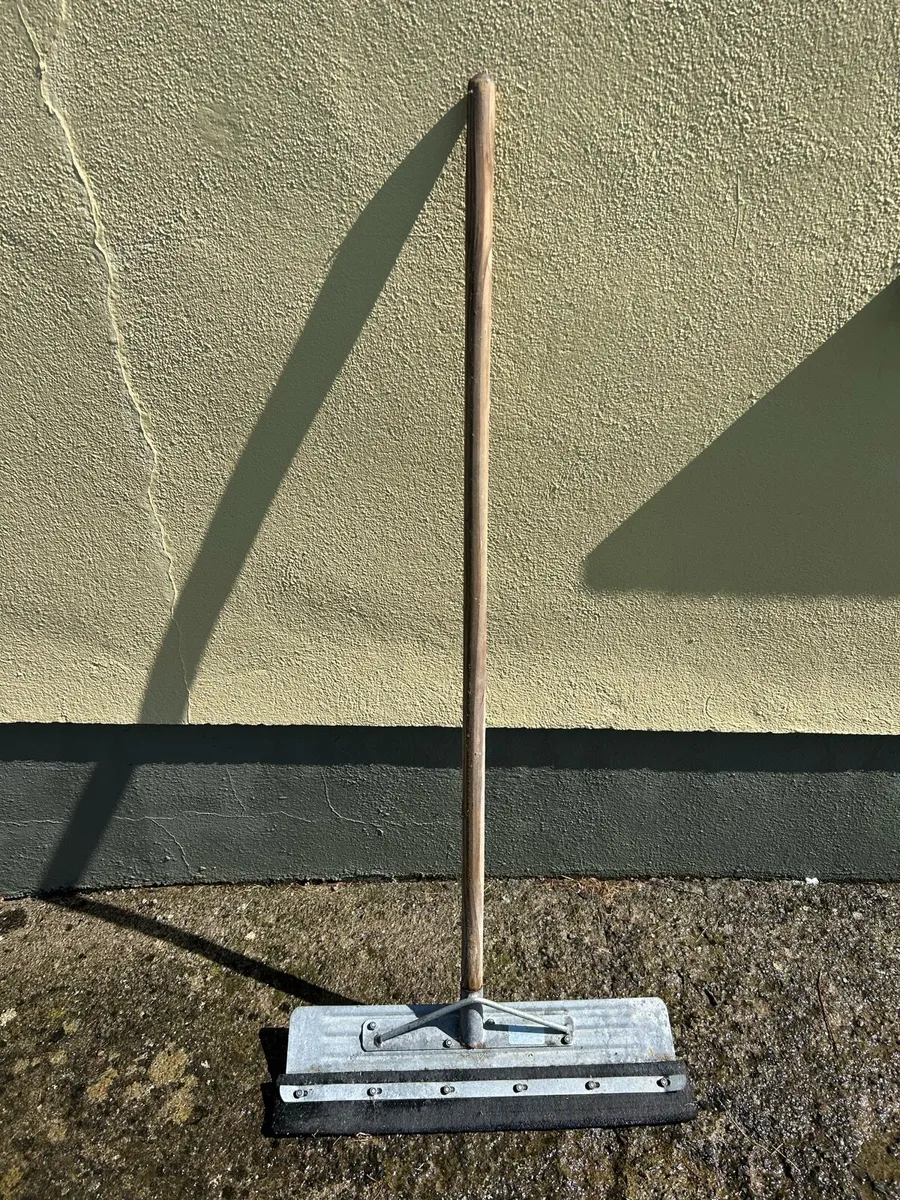 Yard scraper - Image 1