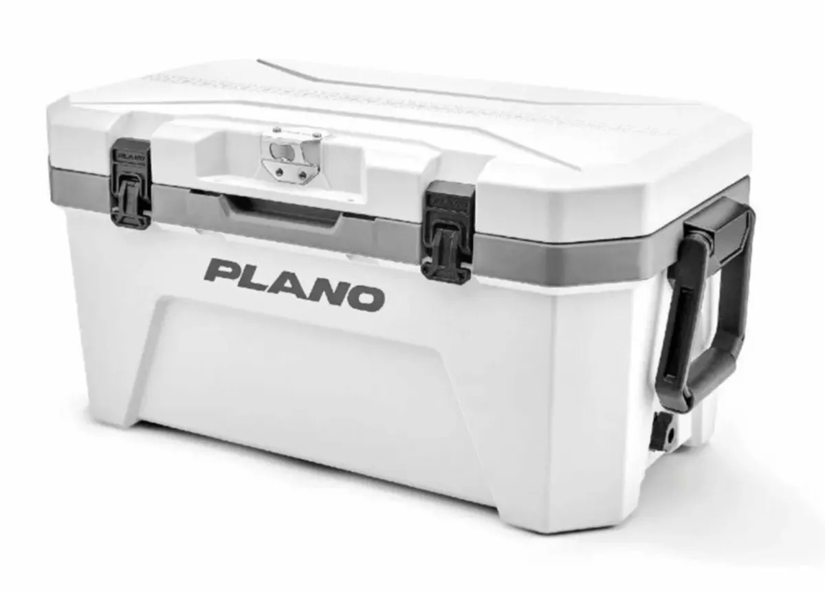 Plano Frost Cooler 30 Litres (32 Quart) White - Image 1