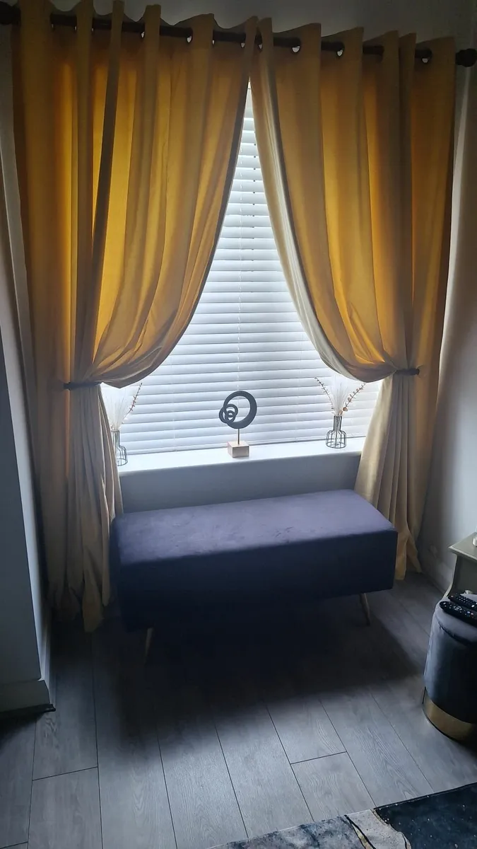 Curtains - Image 2