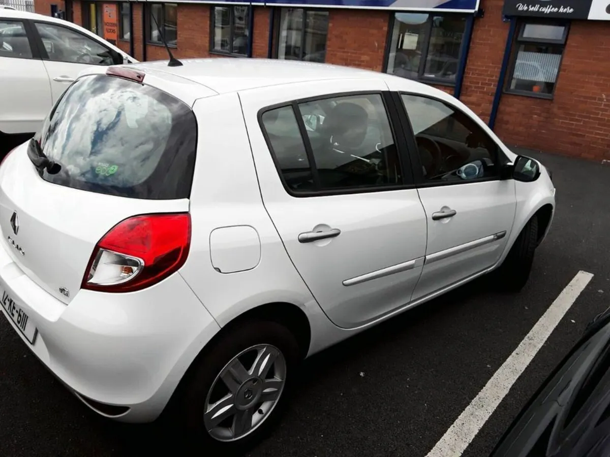 **🚗 FOR SALE: Renault Clio 2012 – Reliable & Econ - Image 3