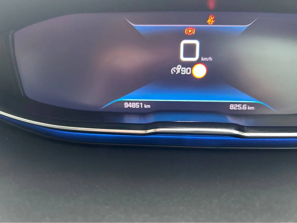Peugeot 5008 FL Active 1.5 Diesel Blue HDI 7 Seat - Image 4