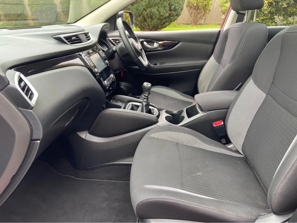 Nissan QASHQAI 1.5 Sv // panoramic Roof // servic - Image 3