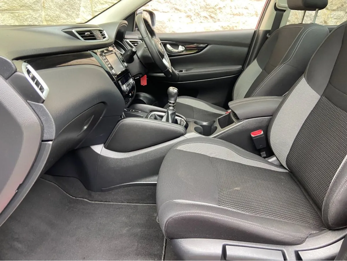 Nissan QASHQAI 1.5 Sv // panoramic Roof // servic - Image 4
