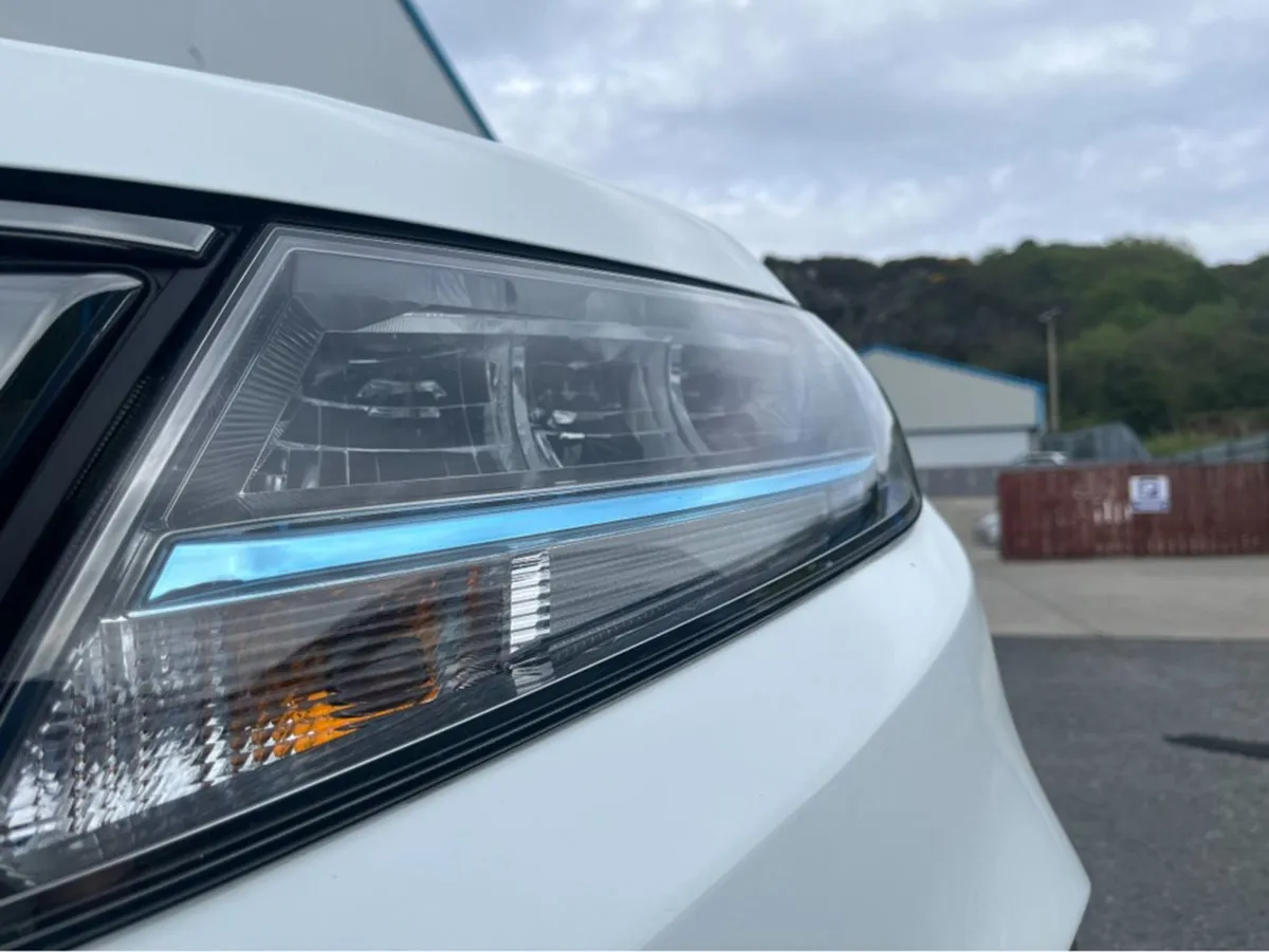 Suzuki Vitara 1.4 Boosterjet Hybrid S SZ5 5DR - Image 3