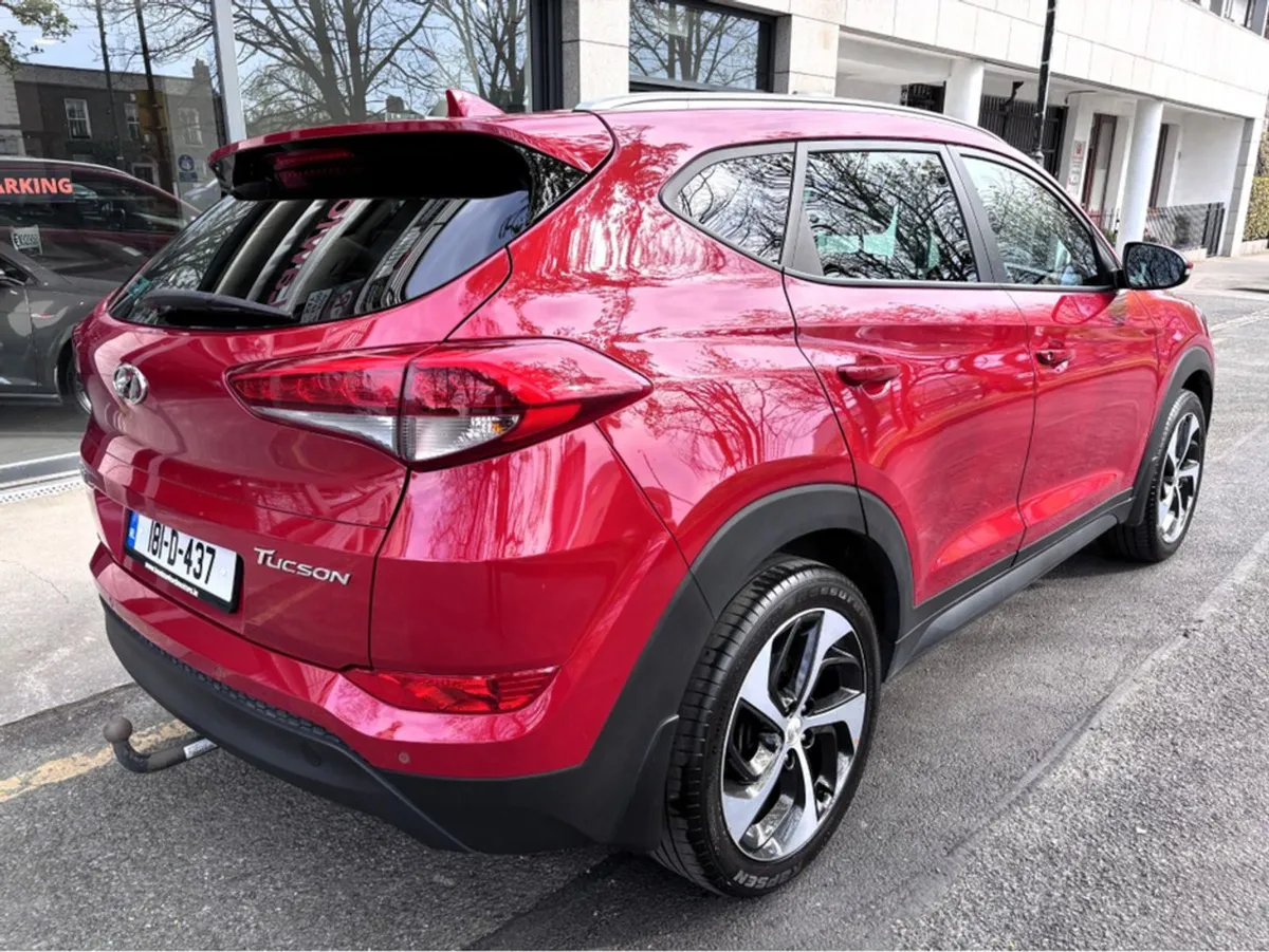 Hyundai Tucson 1.7d Executive SE 5DR - Image 2