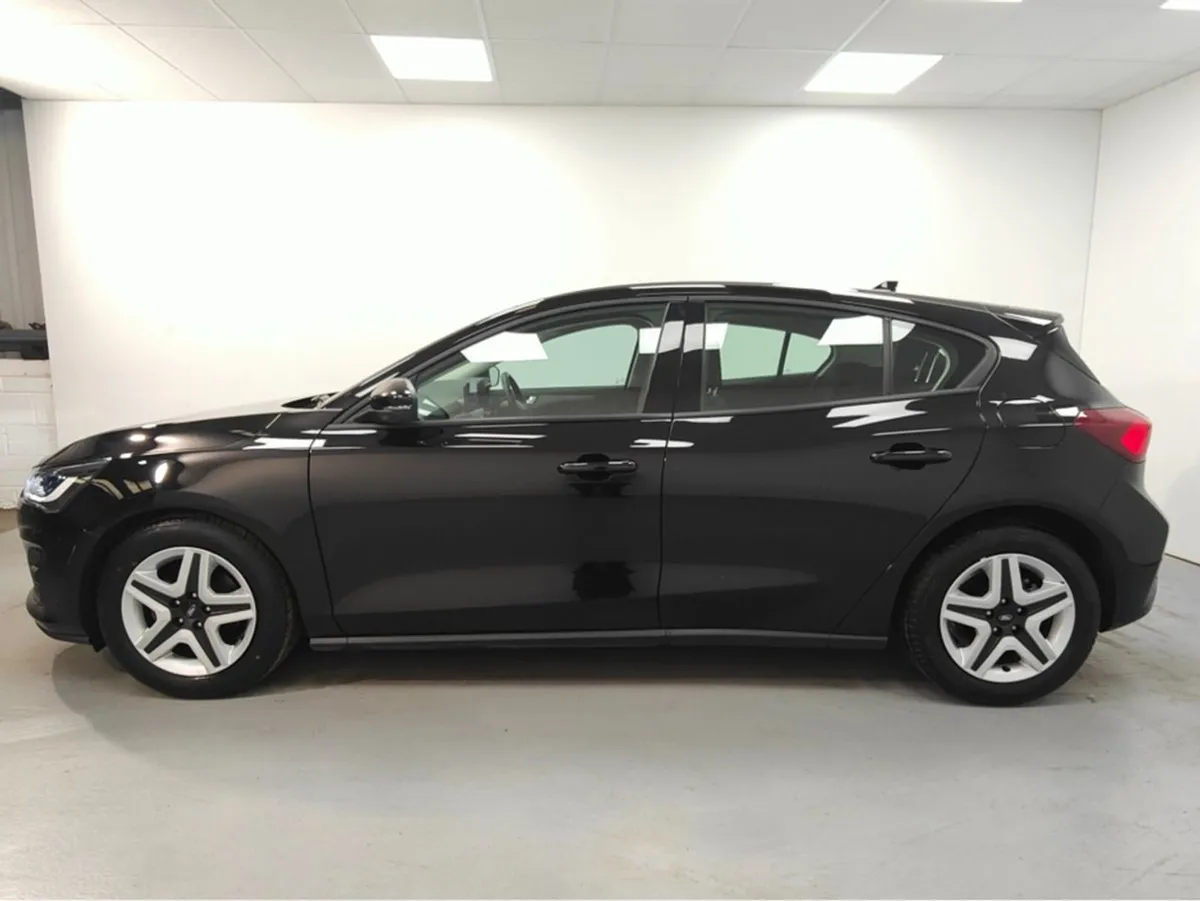 Ford Focus Hatchback 1.5l Ecoblue 120PS Zetec Auto - Image 3