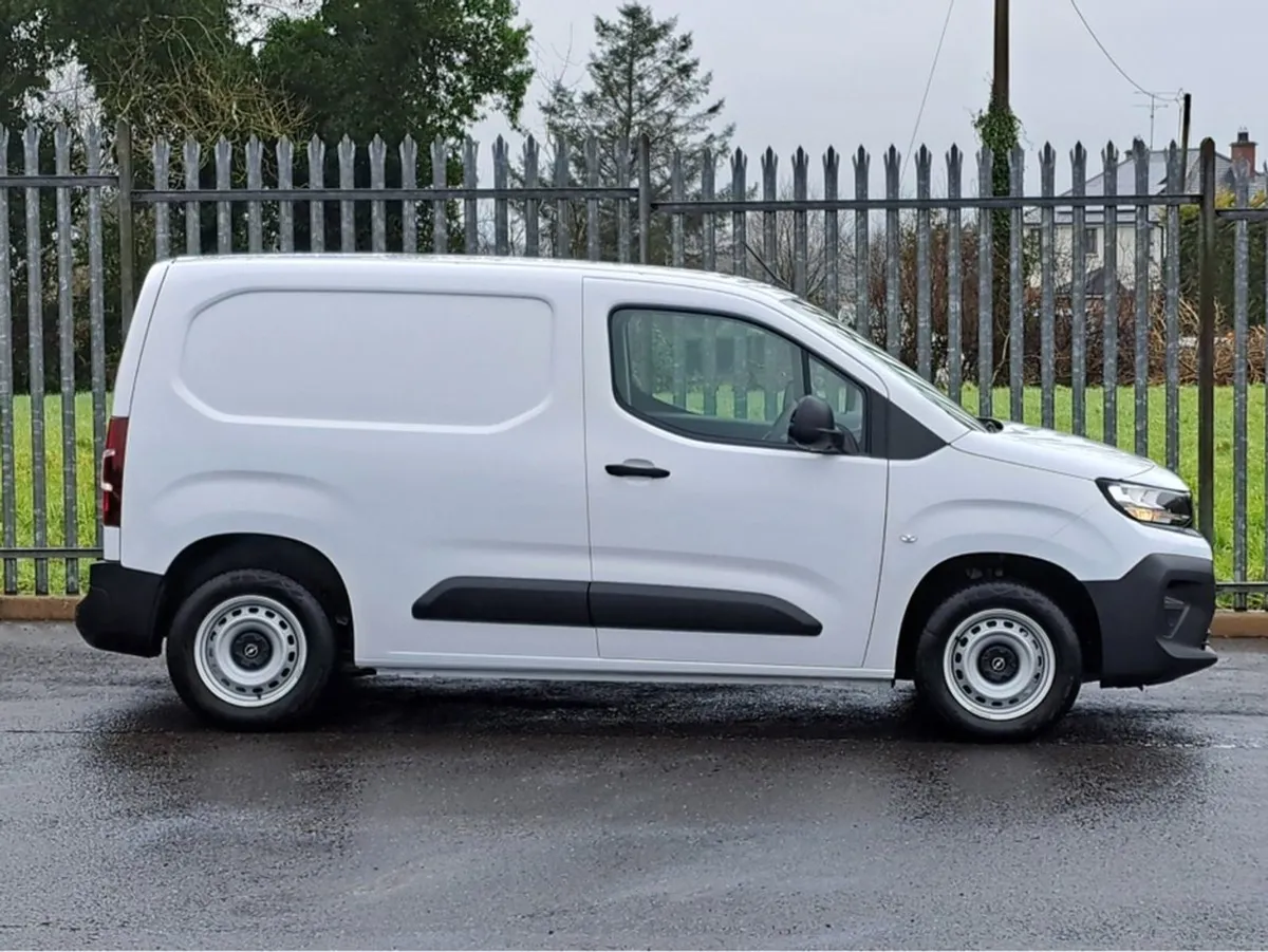 Opel Combo Komfort L1h1 1.5td 100BHP  plylined - Image 3