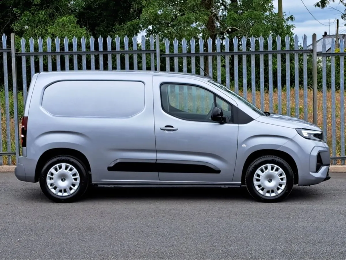 Opel Combo Sportive L1h1 1.5td 130BHP 8 Speed Aut - Image 3