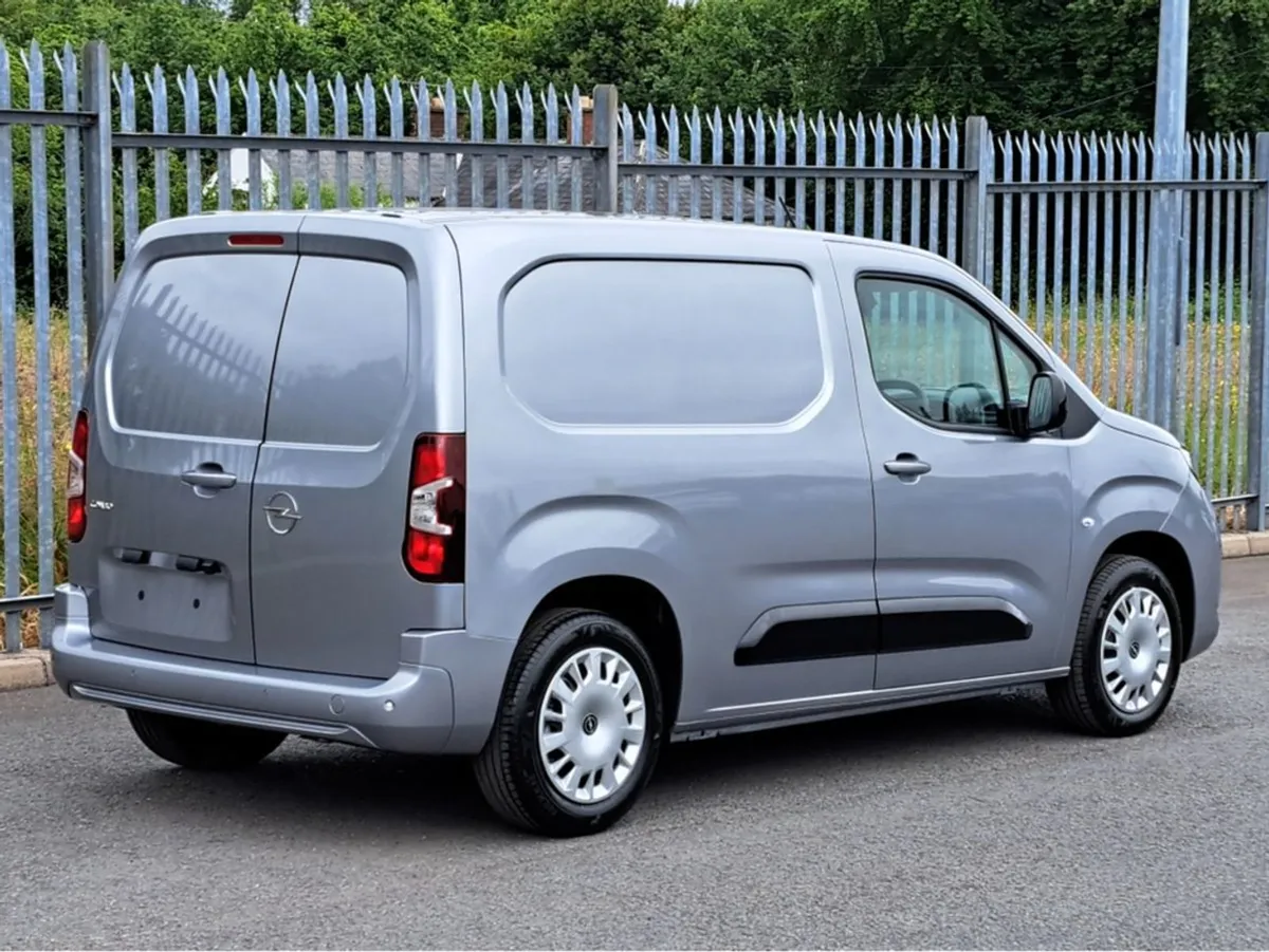 Opel Combo Sportive L1h1 1.5td 130BHP 8 Speed Aut - Image 4
