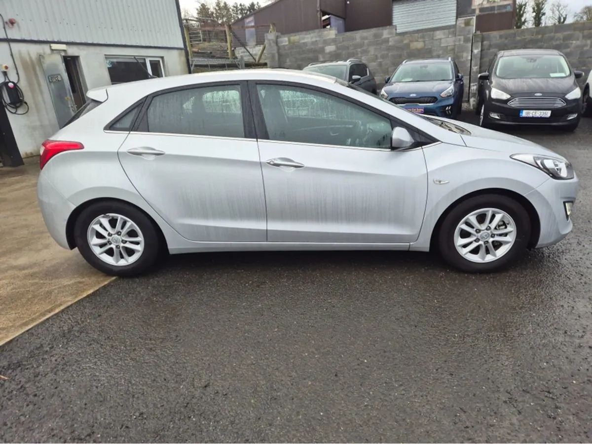 Hyundai i30 SE 110PS 5DR - Image 3