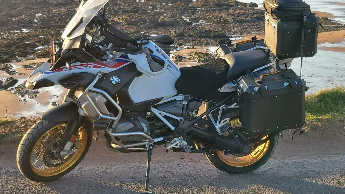 BMW R1250GSA RALLYE 2023 + PANNIERS/TOP BOX - Image 1