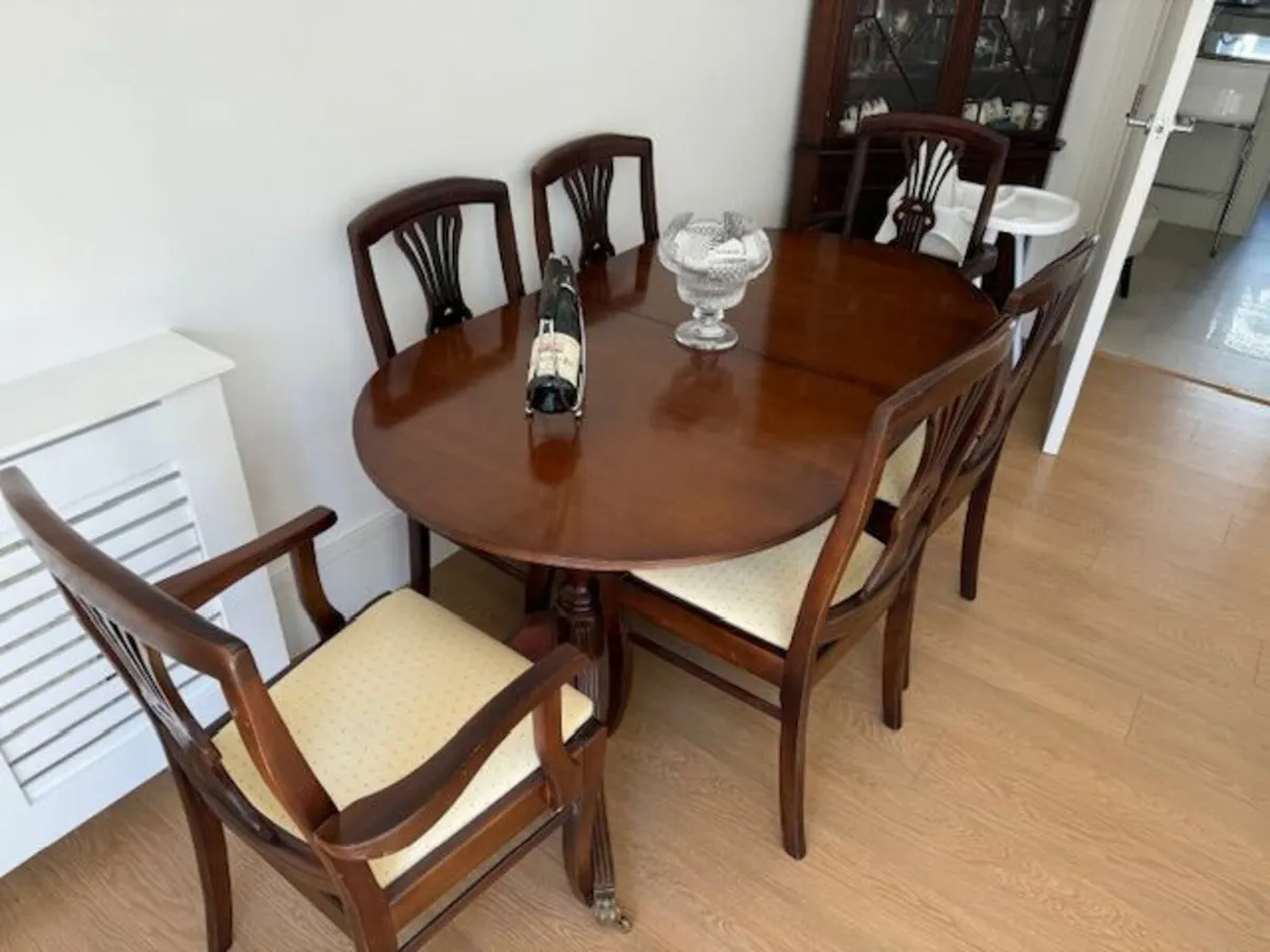 table and chairs - Image 3