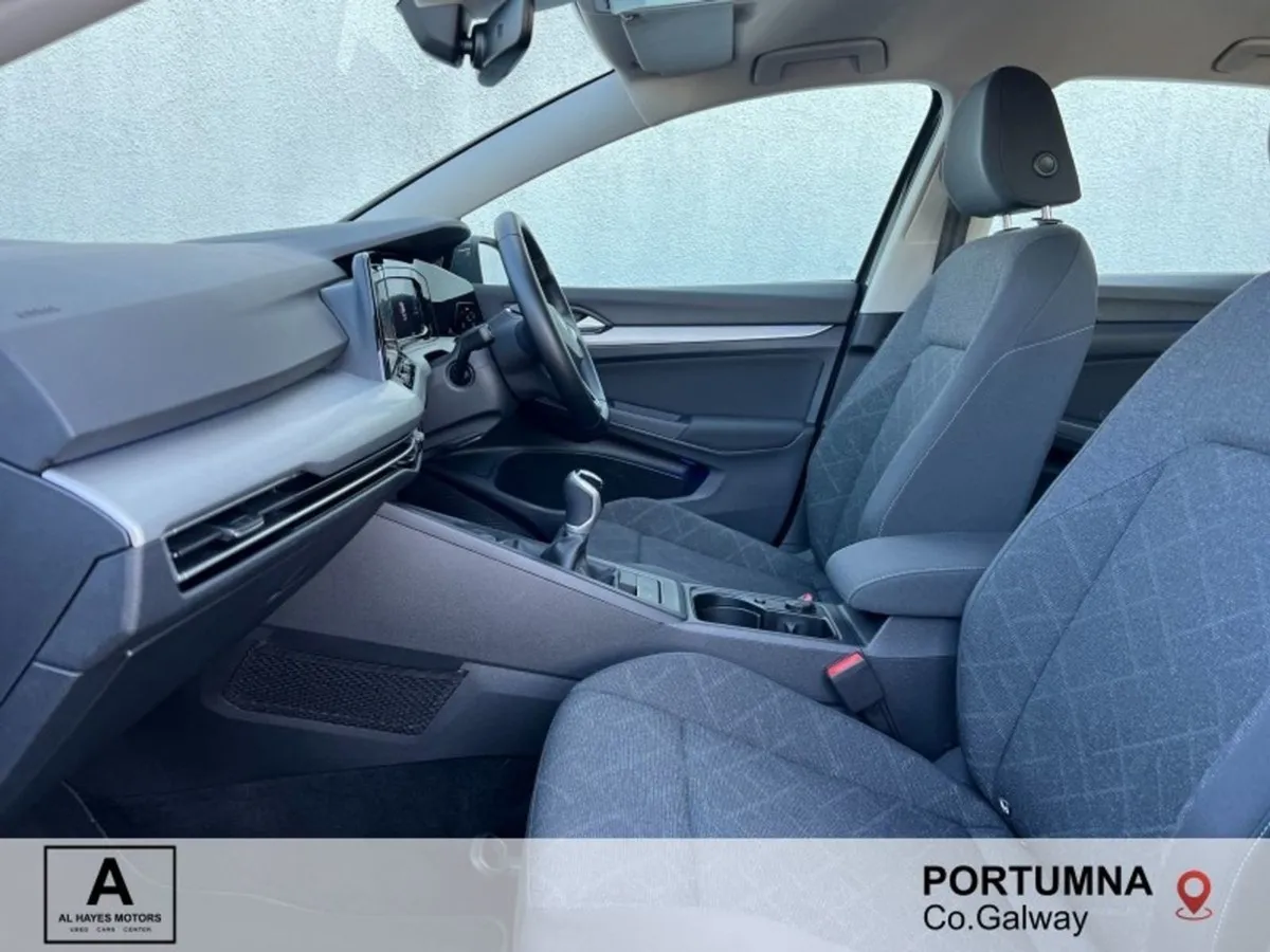 Volkswagen Golf 2022 Life 2.0 TDI 6speed 115BHP - Image 4