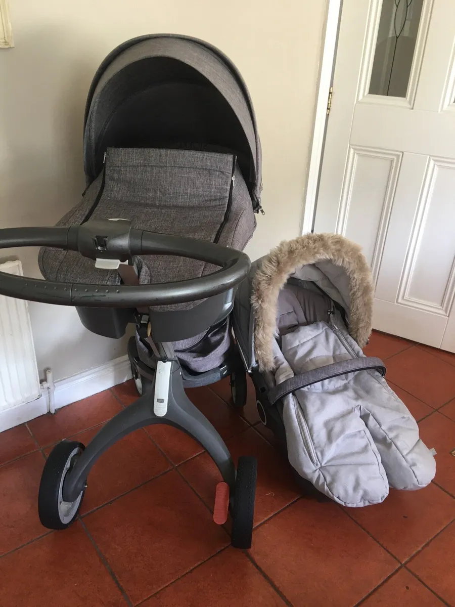Stokke buggy and bassinet - Image 1