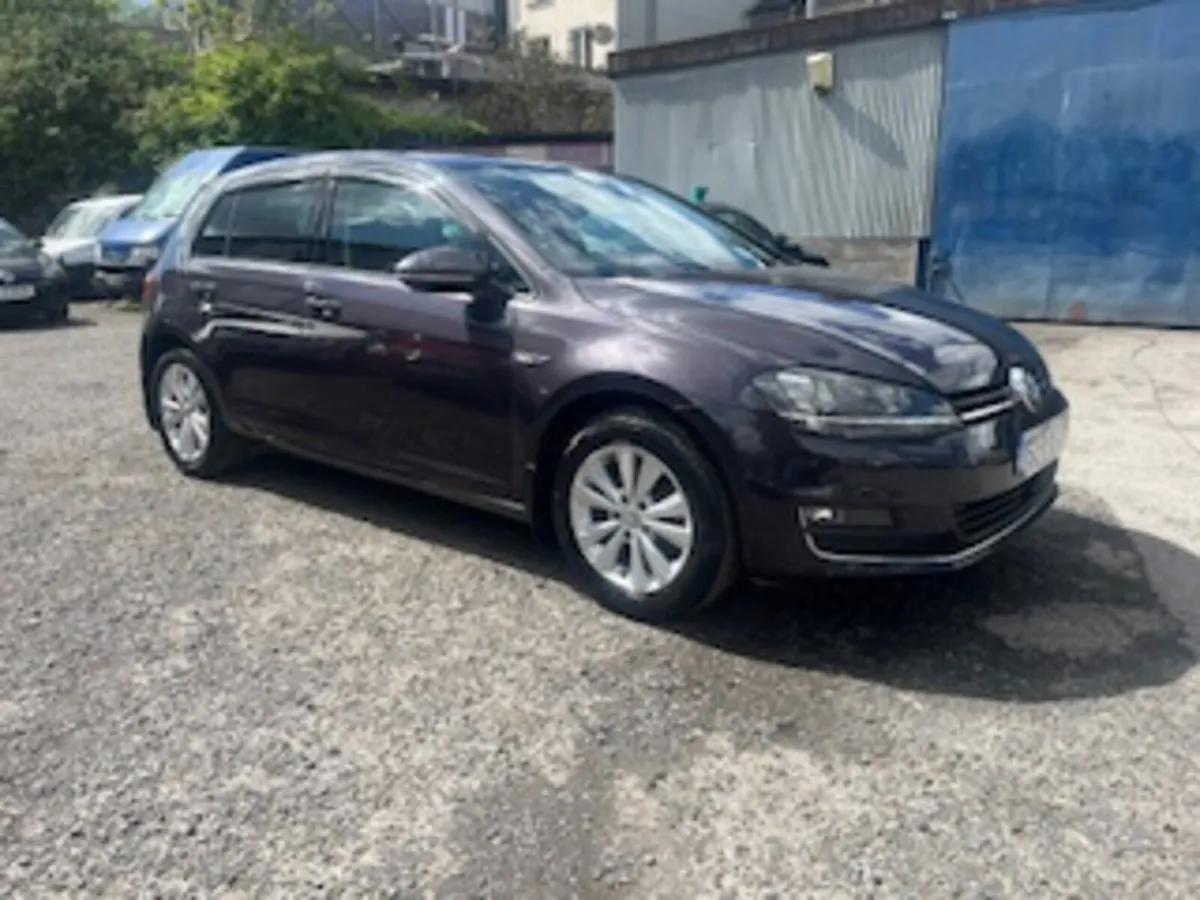 Volkswagen Golf  2015 SAT NAV, REVERSING CAMERA - Image 1