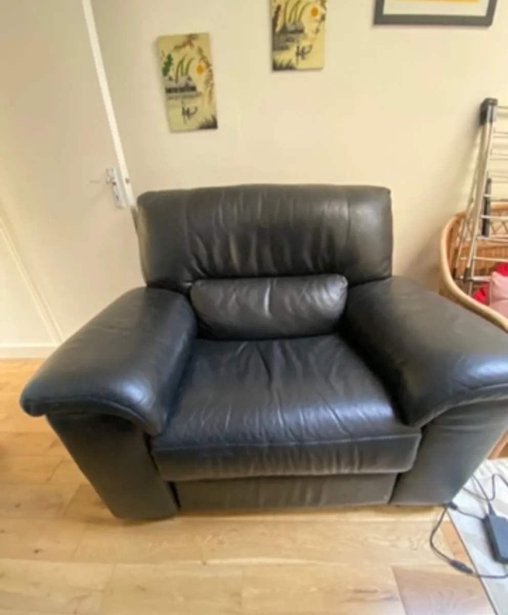 Arm chair - Image 1