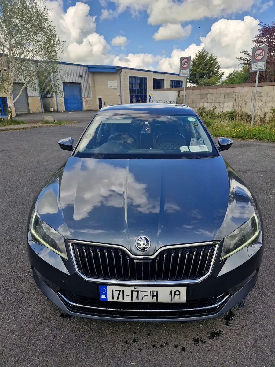 Skoda Superb 2017 - Image 2