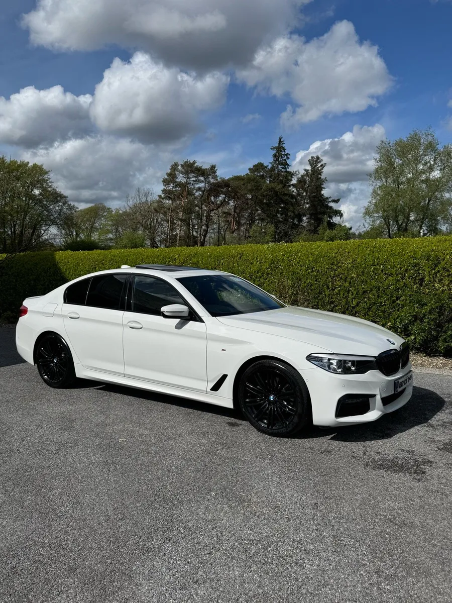 BMW 5 SERIES 520D XDRIVE SUNROOF M SPORT - Image 1