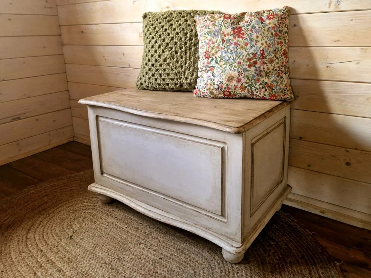 Blanket box - Image 1