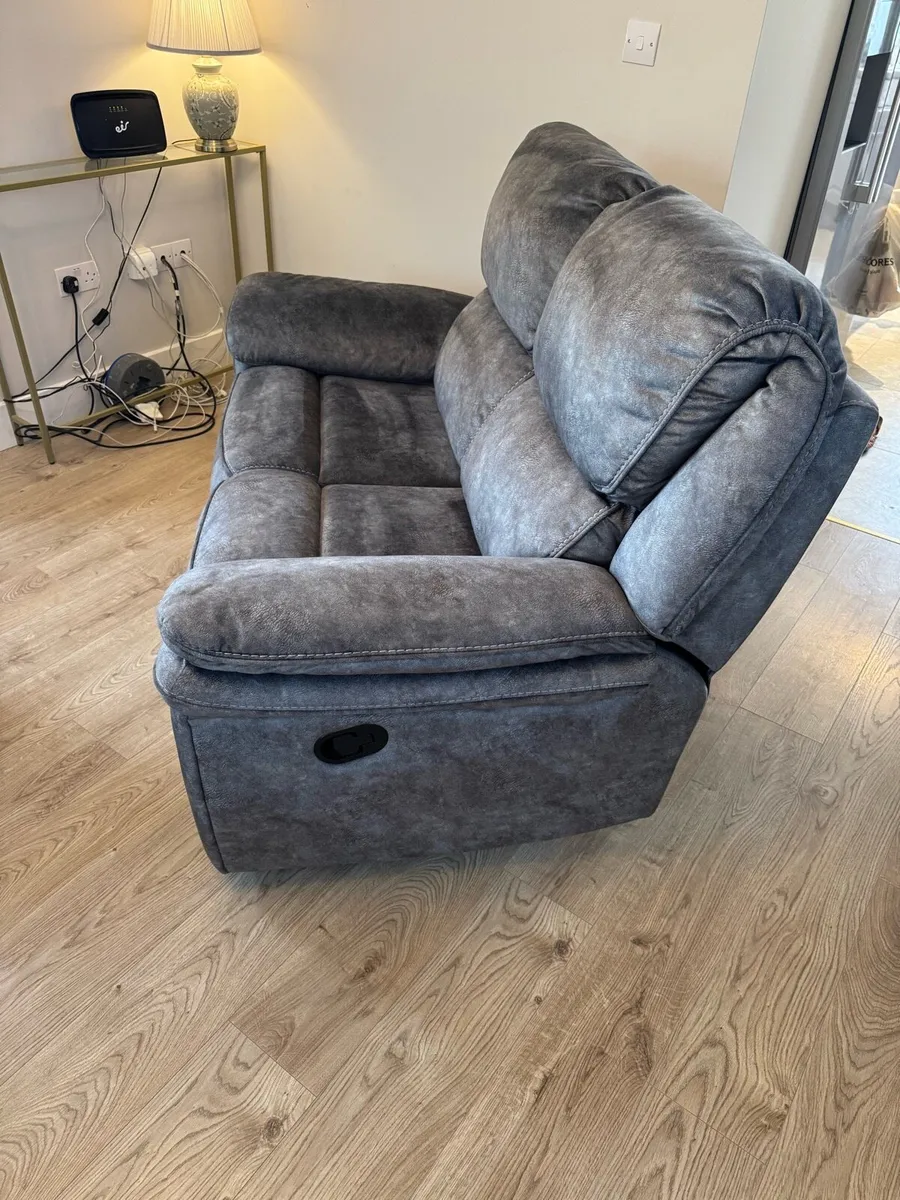 2 seater Recliner - Excellent Condition 500 ONO - Image 3