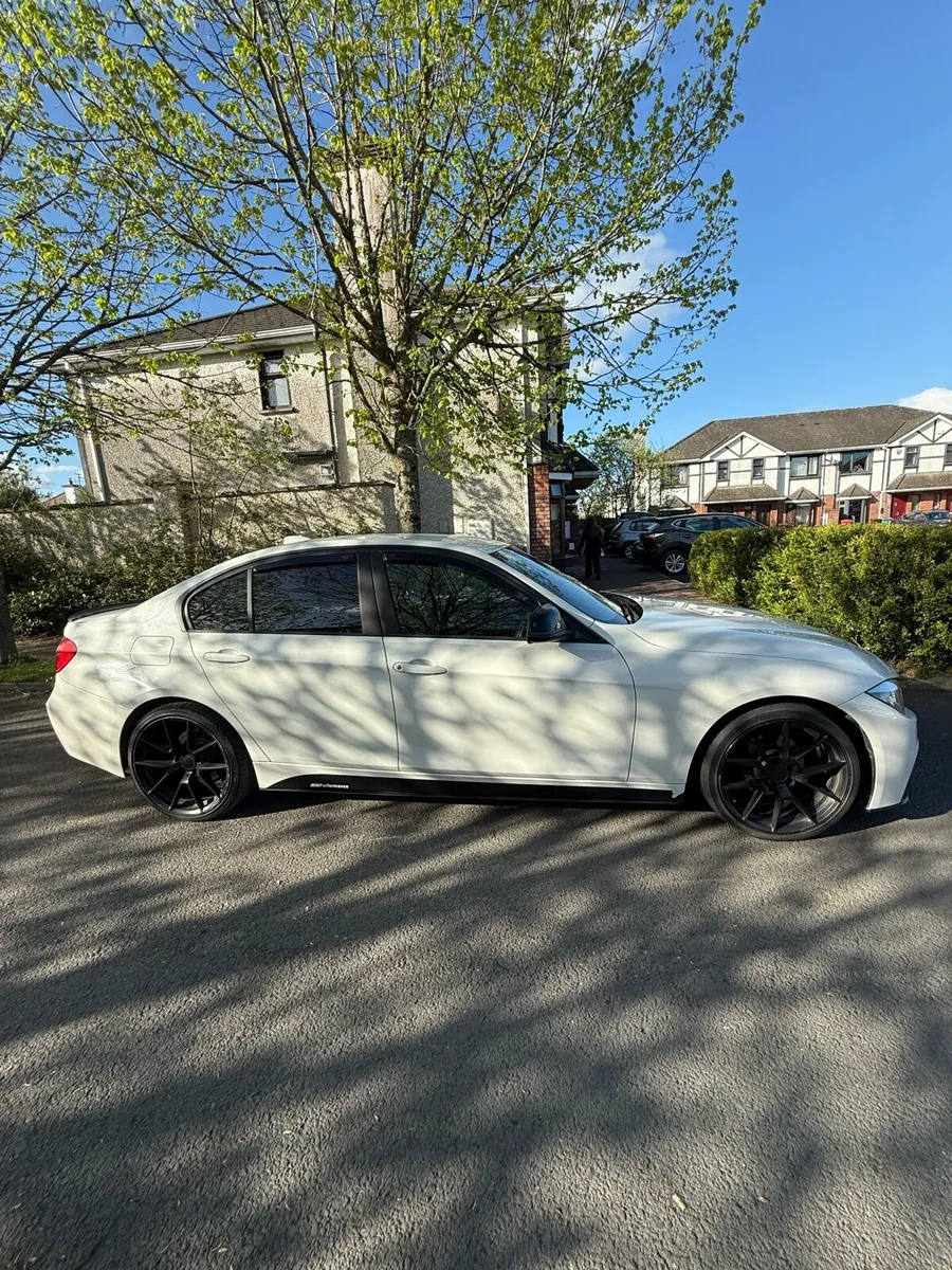 2017 BMW 3 Series 320d - Image 2