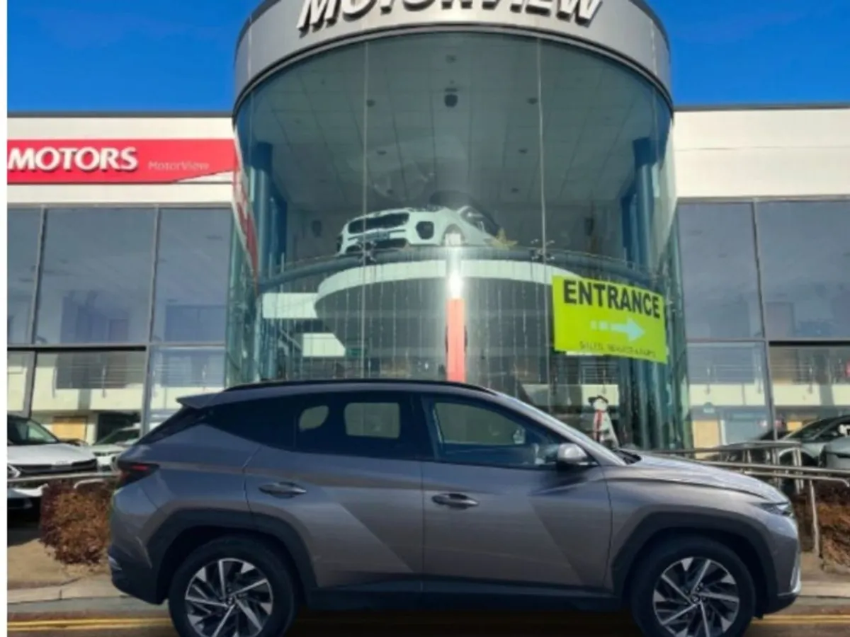 Hyundai Tucson Ix35 Executive 2WD 5DR  showroom C - Image 1