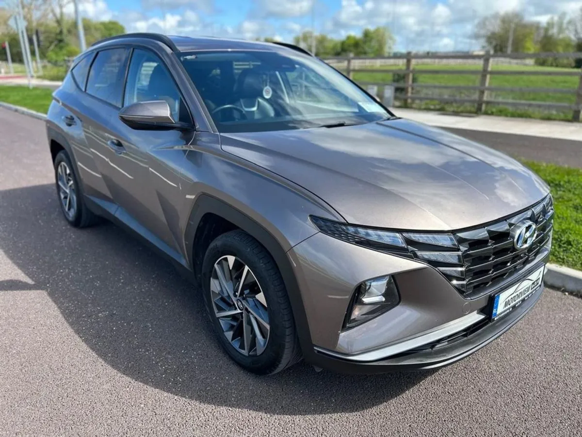 Hyundai Tucson Ix35 Executive 2WD 5DR  showroom C - Image 4