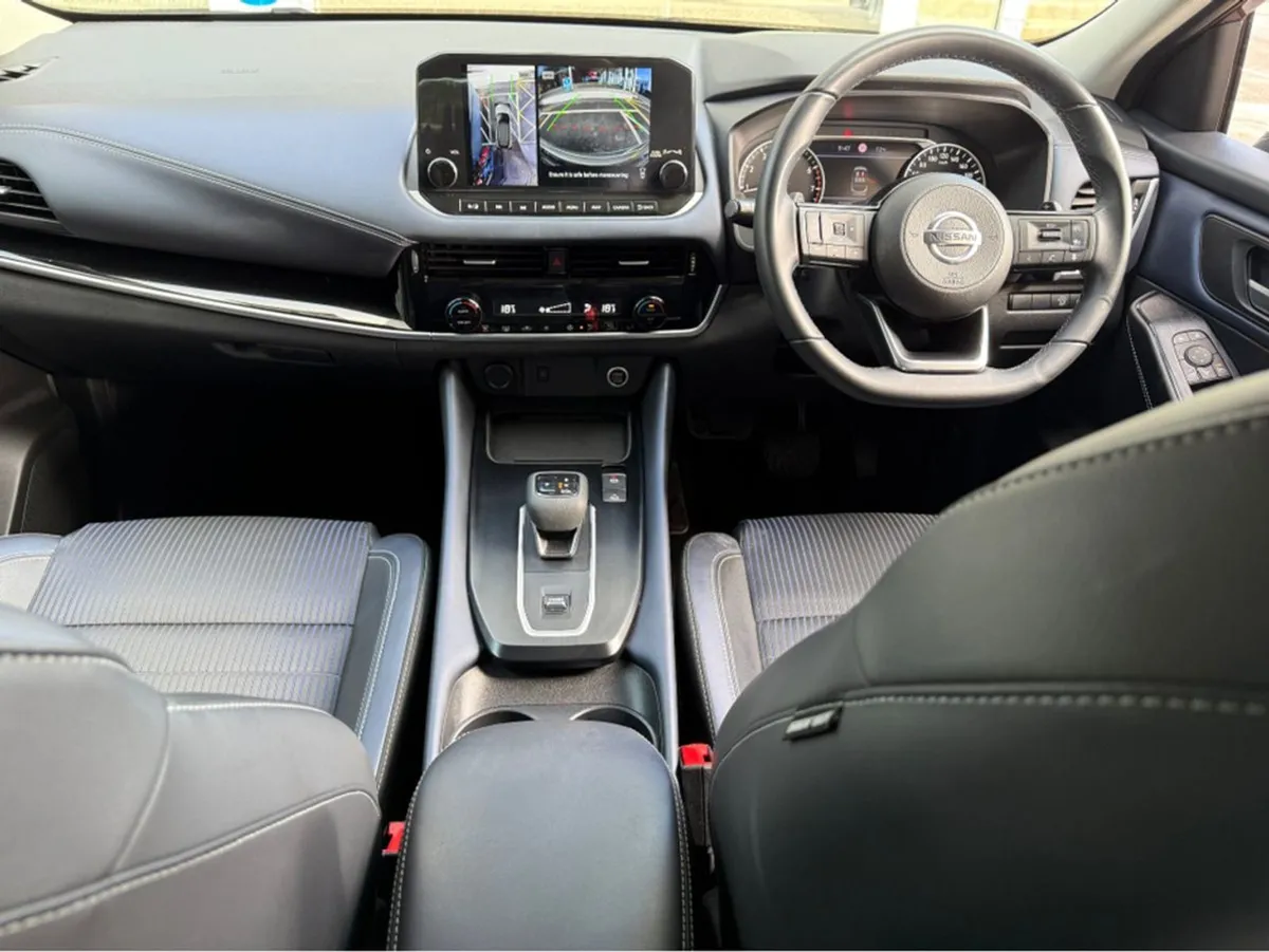 Nissan QASHQAI Leather SV Premium Automatic Mhev - Image 3