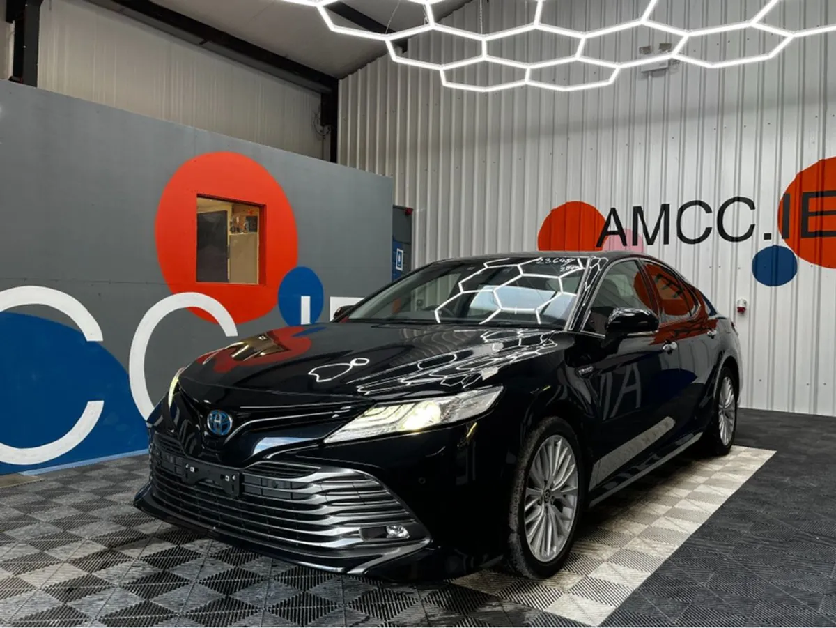 Toyota Camry 2.5 Hybrid Leather Package / 65k KMs - Image 3