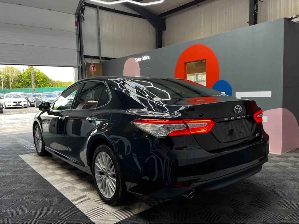 Toyota Camry 2.5 Hybrid Leather Package / 65k KMs - Image 4