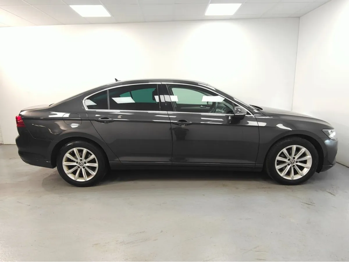 Volkswagen Passat Business 2.0 TDI Manual 6speed - Image 4