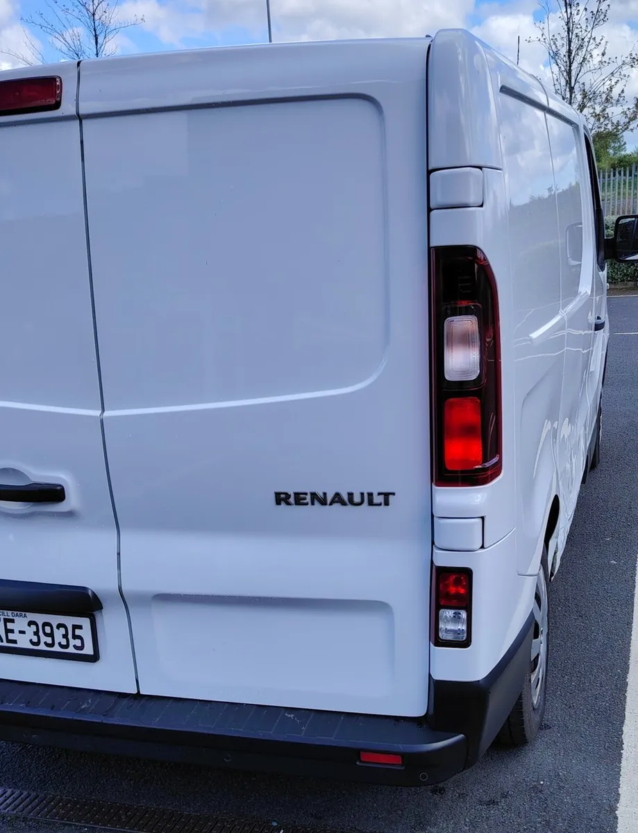 RENAULT Trafic - Image 4