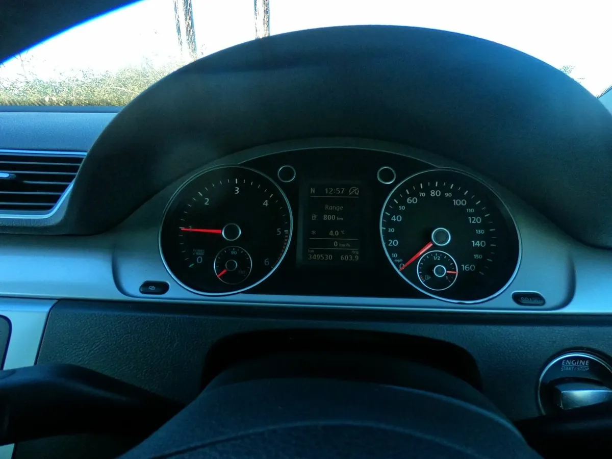 Volkswagen Passat 2011 - Image 3