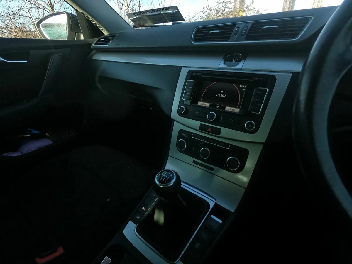 Volkswagen Passat 2011 - Image 4