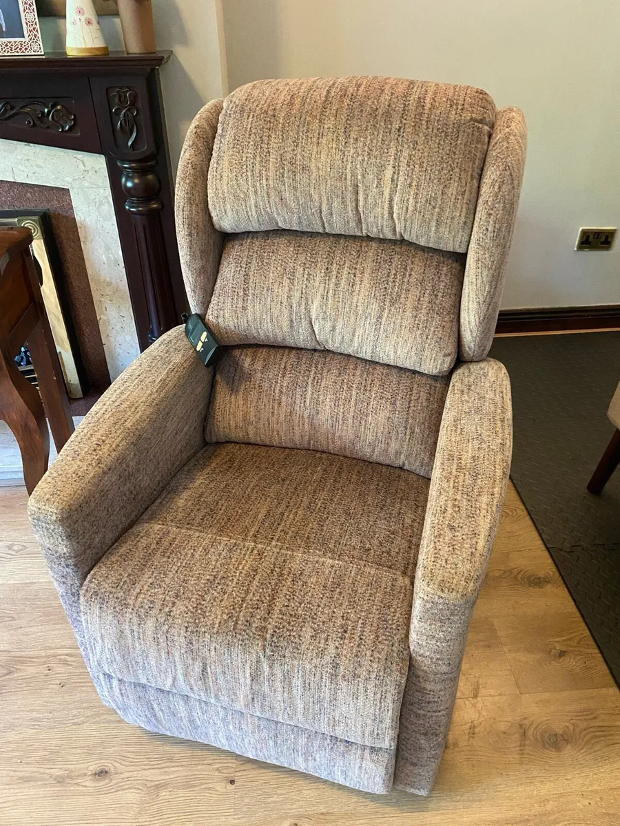 Lift and tilt electric recliner armchair - Image 2