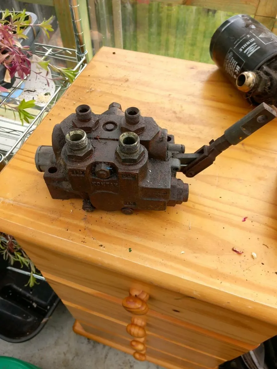 Hydraulic valve chests,housings - Image 1