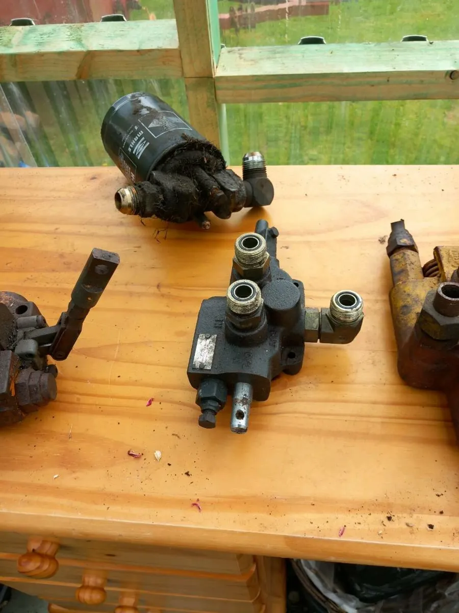 Hydraulic valve chests,housings - Image 4