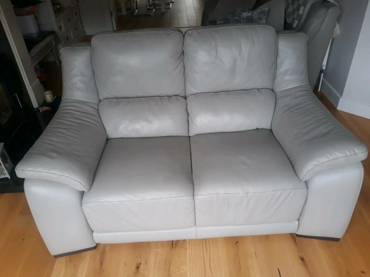 Leather suite - Image 1