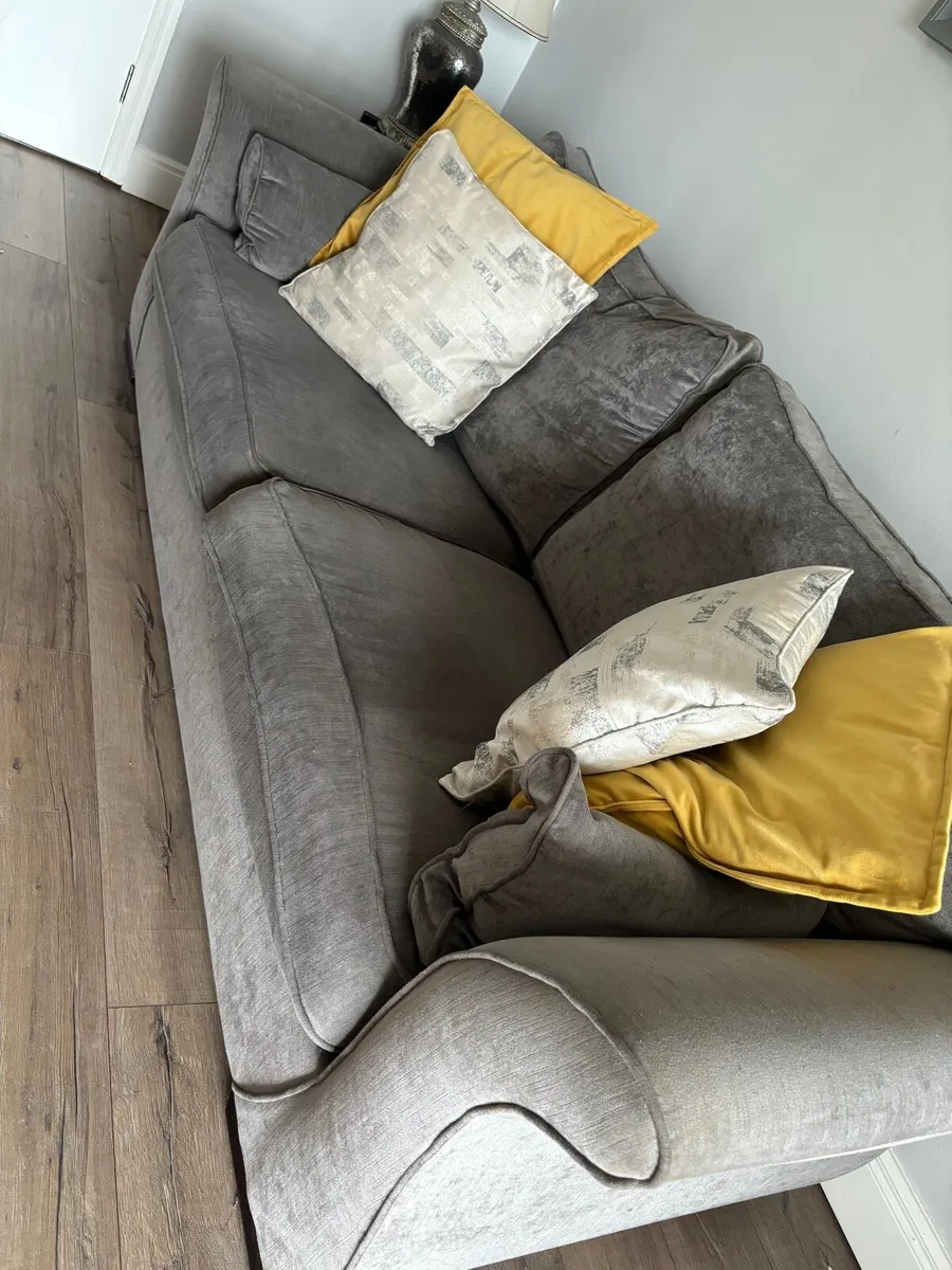 4 Seater Grey Sofa + x2 Grey matching Armchairs - Image 4